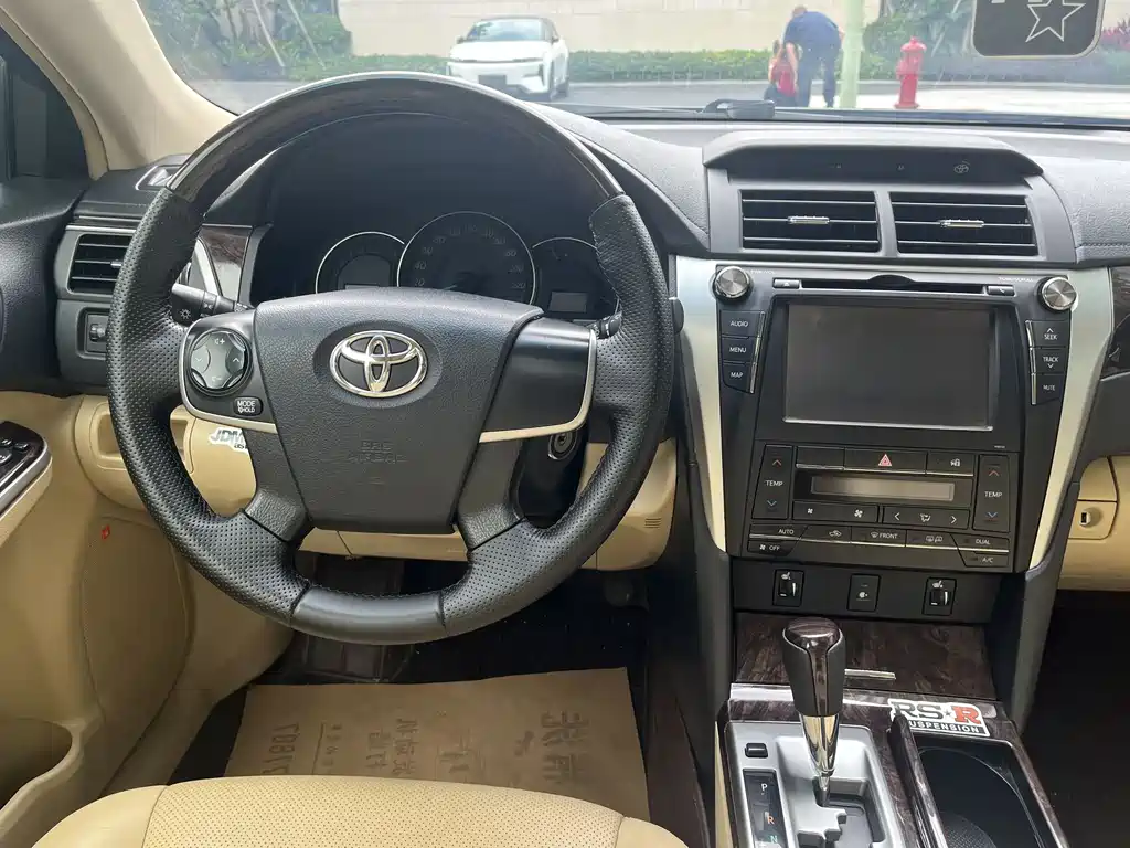 Toyota Camry 2015 — фото 26