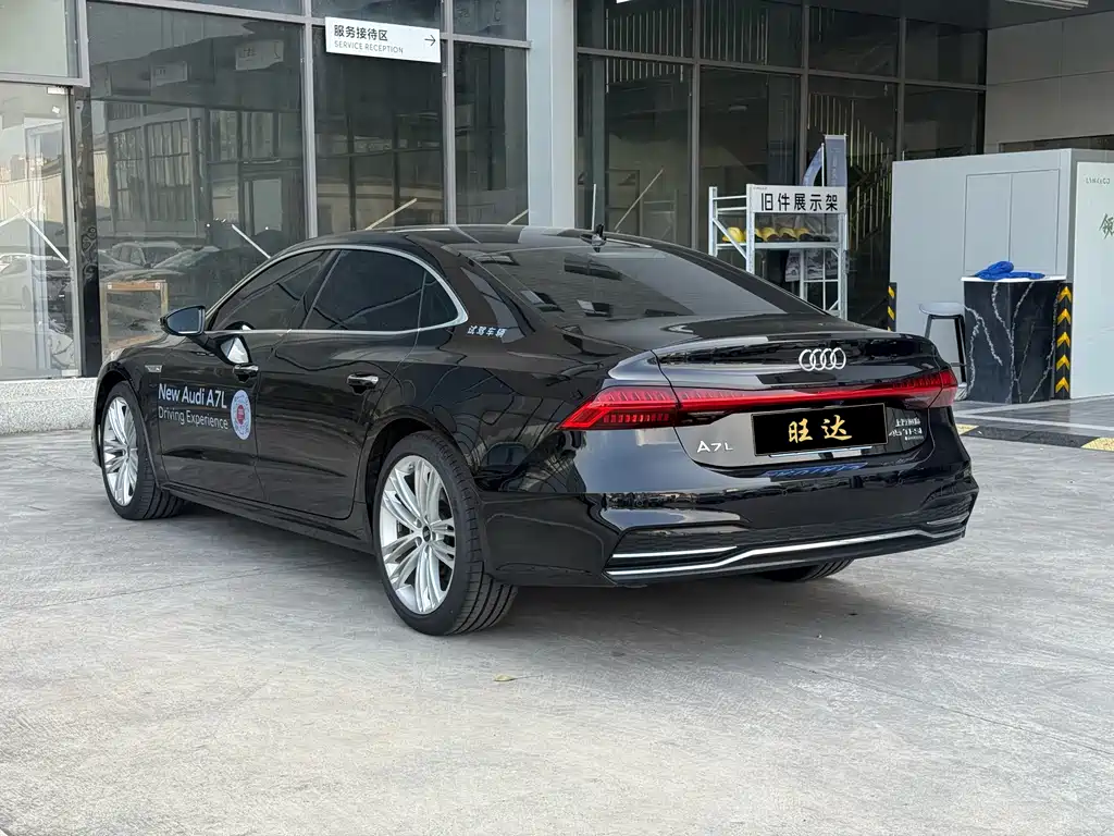 Audi A7L 2025 — фото 9