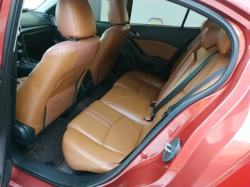 Mazda 3 Axela 2018 — фото 17