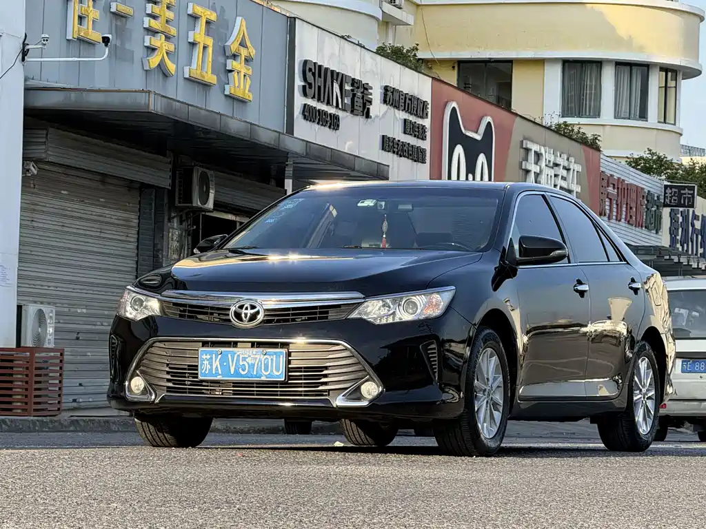 Toyota Camry 2017 — фото 2