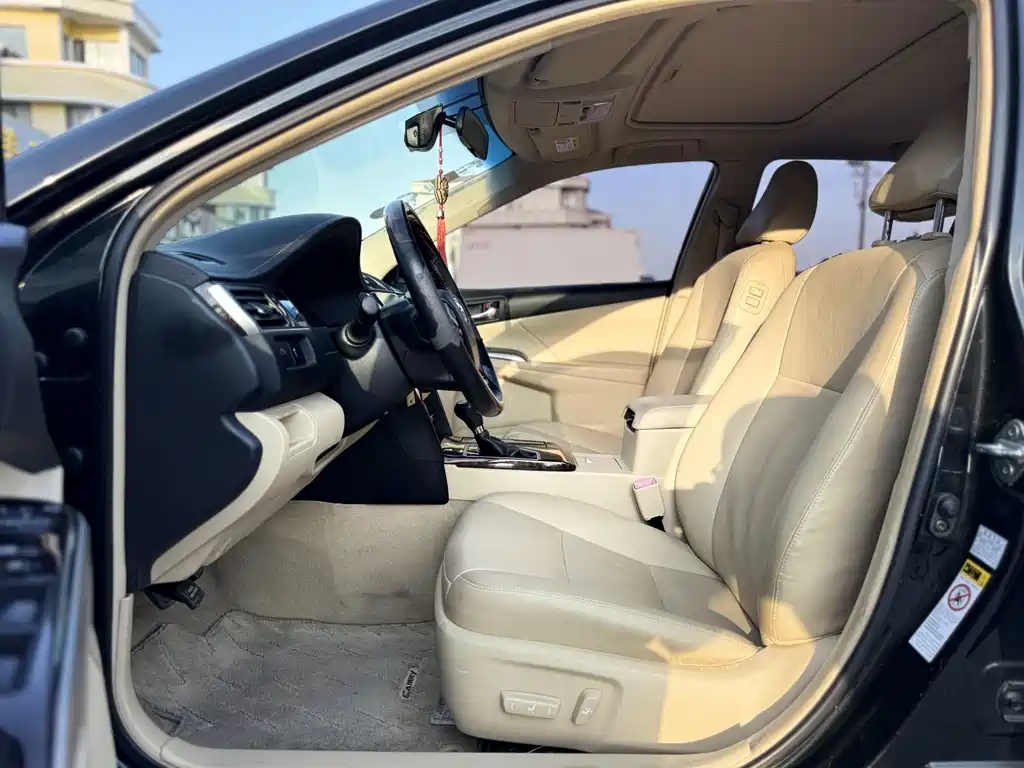 Toyota Camry 2017 — фото 15