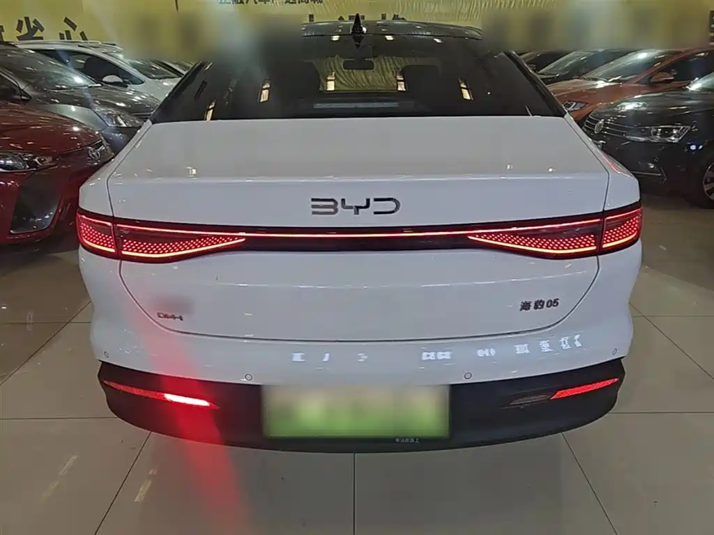 BYD Seal 05 DM-i 2025 — фото 6