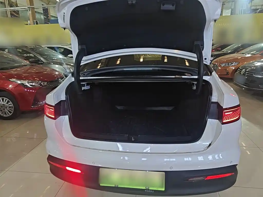 BYD Seal 05 DM-i 2025 — фото 19
