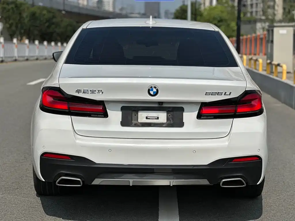 BMW 5 Series 2023 — фото 12