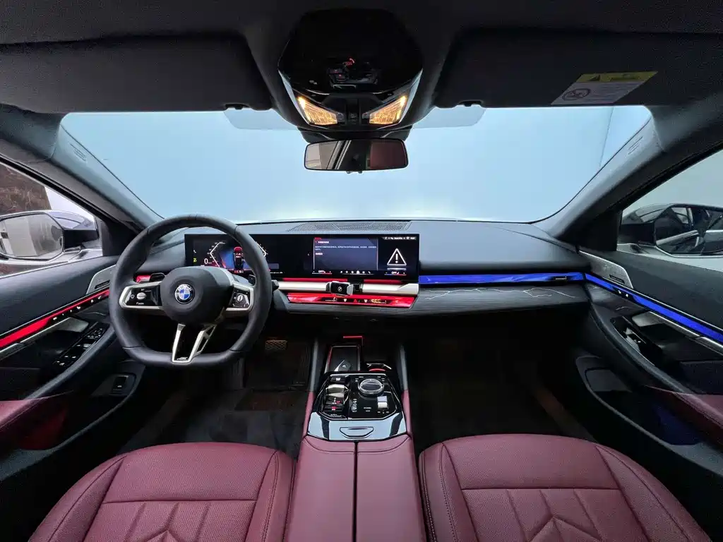 BMW 5 Series 2025 — фото 15