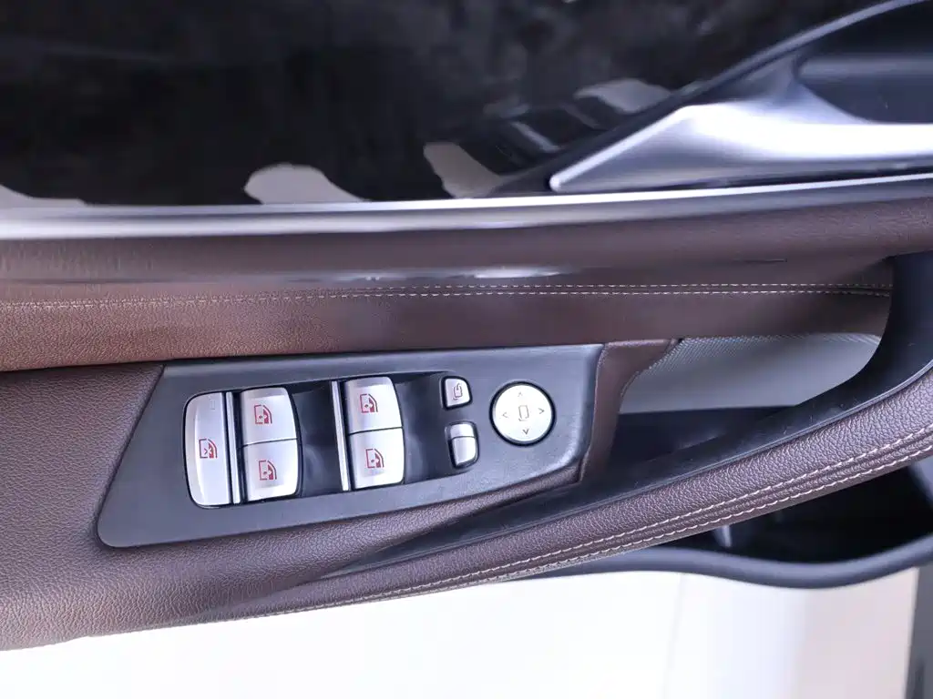 BMW 5 Series 2021 — фото 17