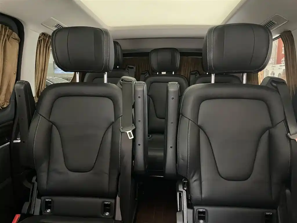 Mercedes-Benz V-Class 2018 — фото 12