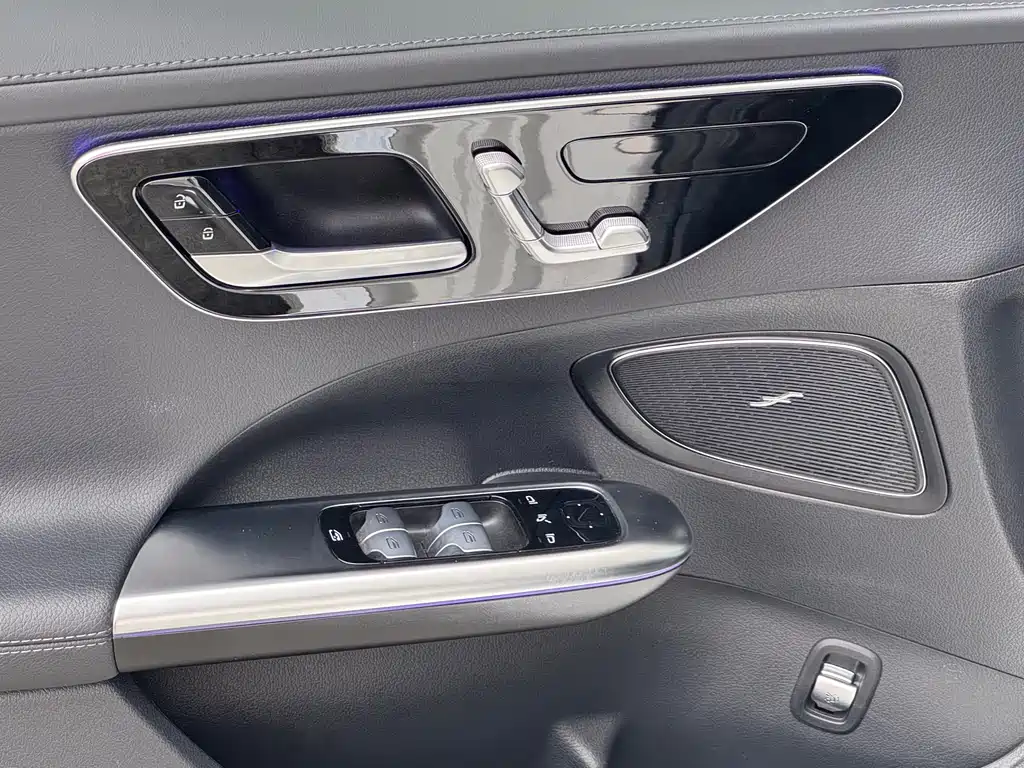 Mercedes-Benz C-Class 2024 — фото 14