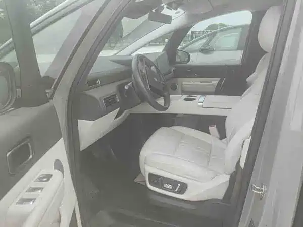 Li Auto MEGA 2024