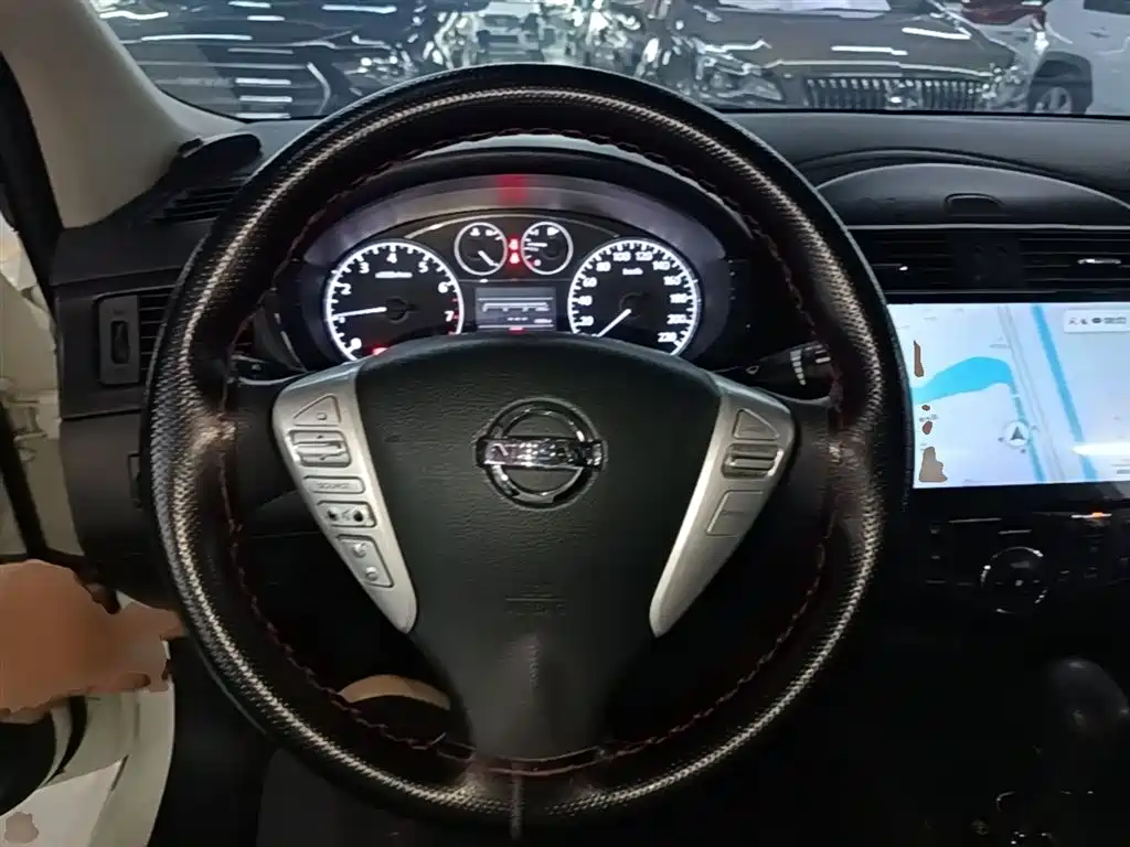Nissan Tiida 2015 — фото 11
