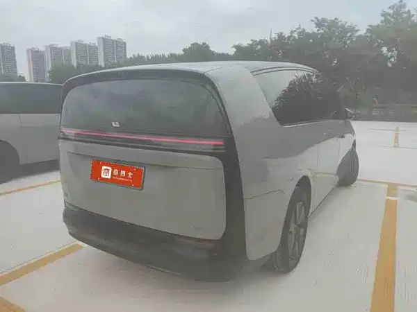 Li Auto MEGA 2024