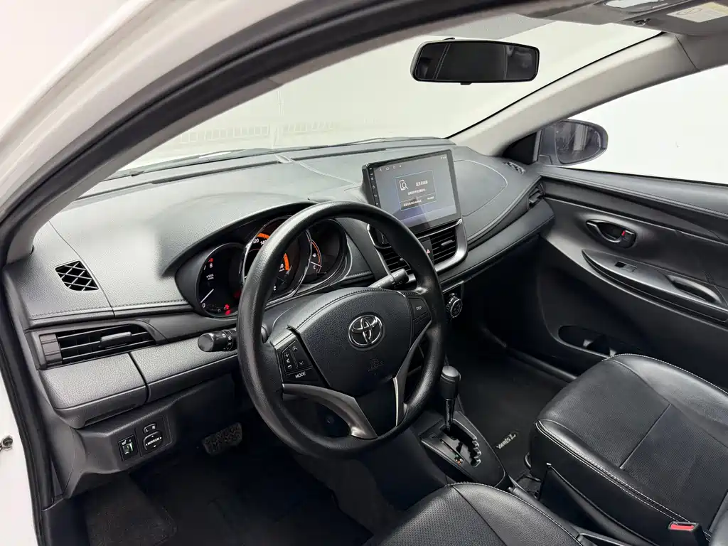 Toyota Yaris L 2023 — фото 8