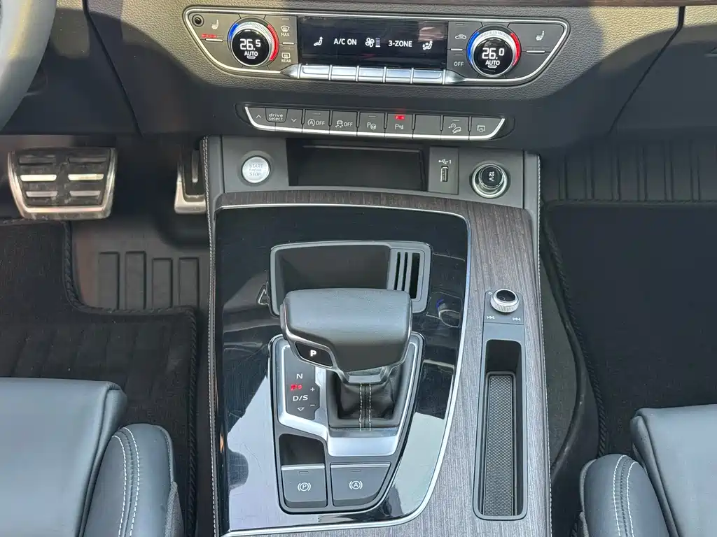 Audi Q5L 2023 — фото 14