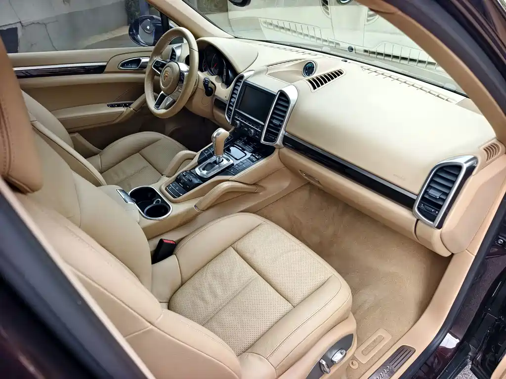 Porsche Cayenne 2015 — фото 12