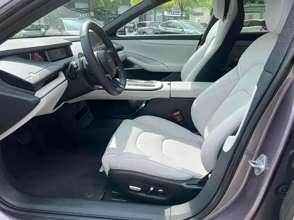 Xiaomi SU7 2024