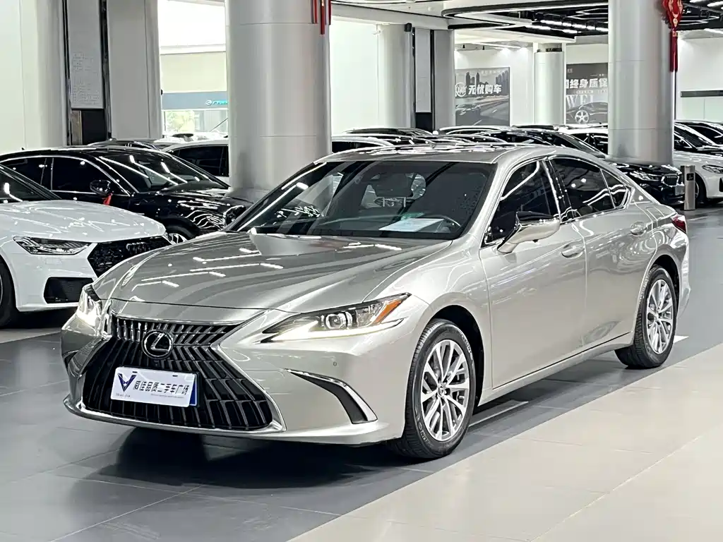 Lexus ES 2024 — фото 1