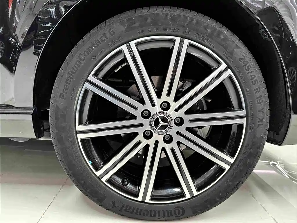 Mercedes-Benz V-Class 2023 — фото 32