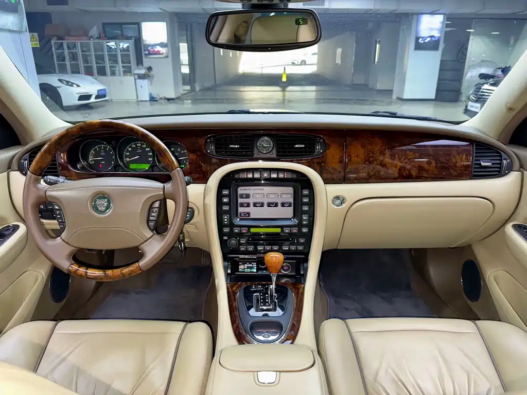 Jaguar XJ 2006 — фото 18