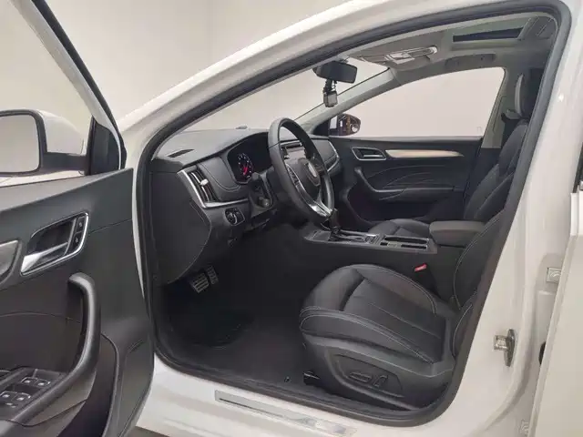 Roewe i6 Classic 2017 — фото 11