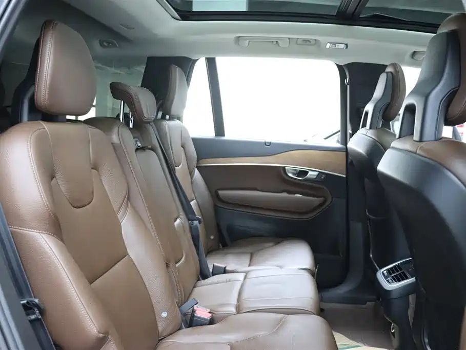 Volvo XC90 2020 — фото 18