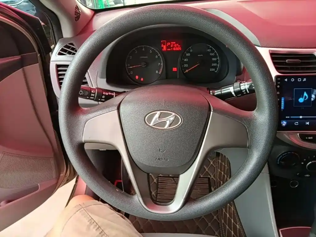 Hyundai Accent 2016 — фото 11