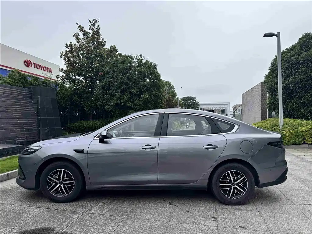 BYD Seal 05 DM-i 2025 — фото 11