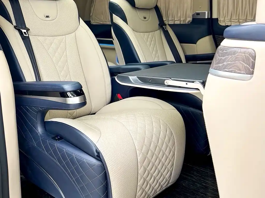 Mercedes-Benz V-Class 2022 — фото 14