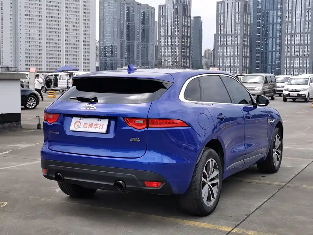 Jaguar F-PACE 2017 — фото 15