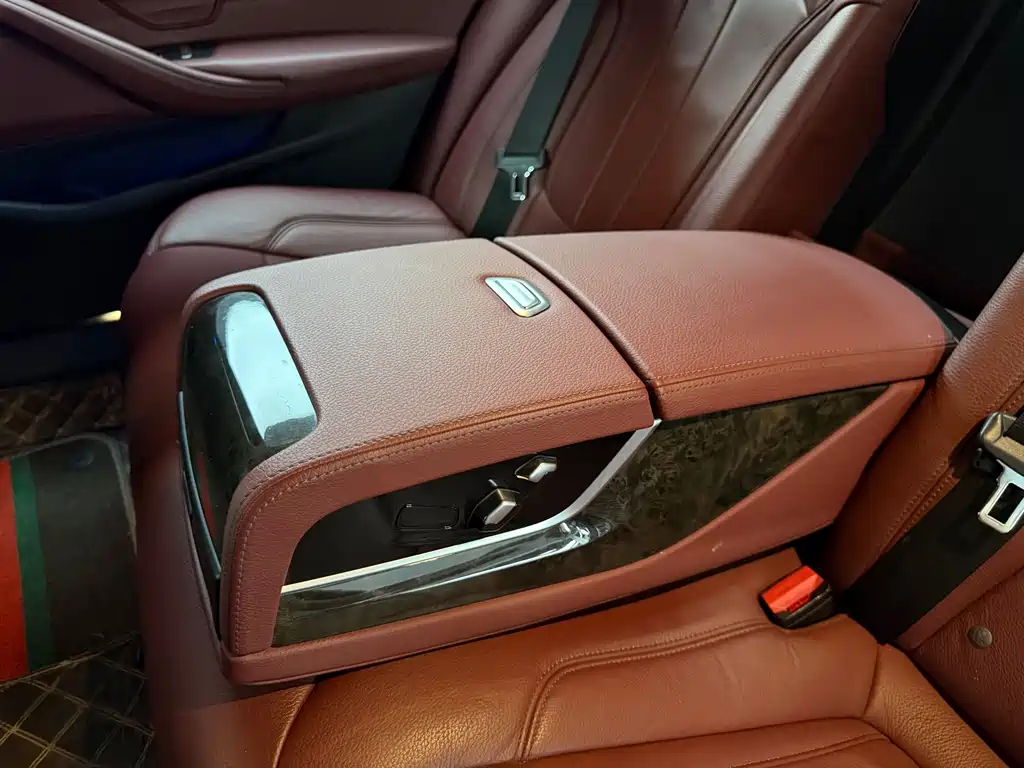 BMW 5 Series 2020 — фото 9