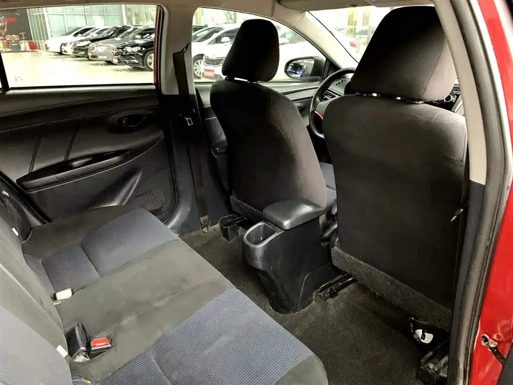 Toyota Yaris L 2018 — фото 14