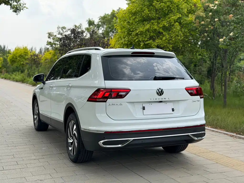 Volkswagen Tiguan L 2023 — фото 25