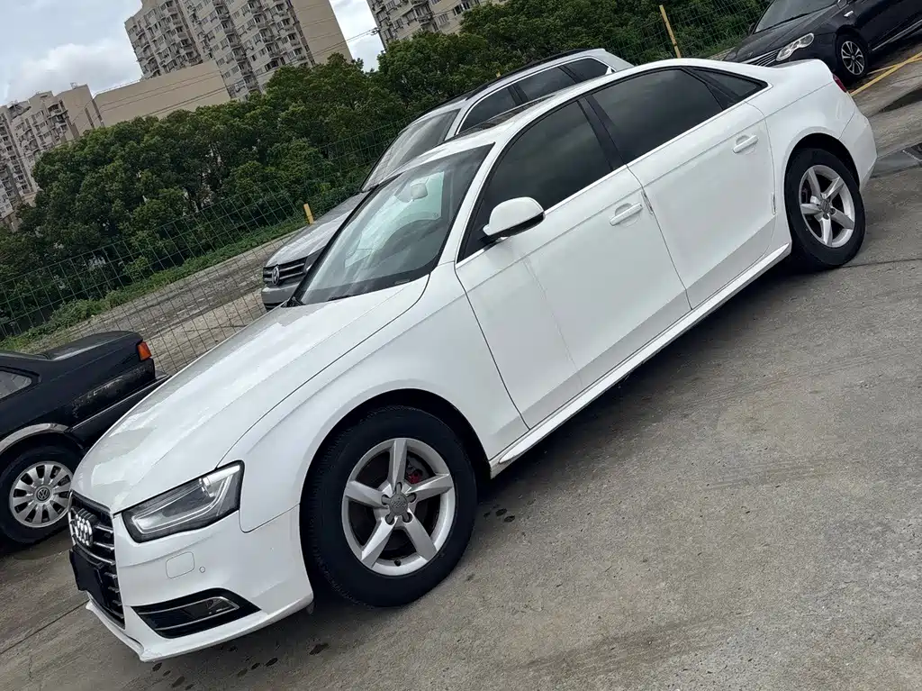 Audi A4L 2015 — фото 1
