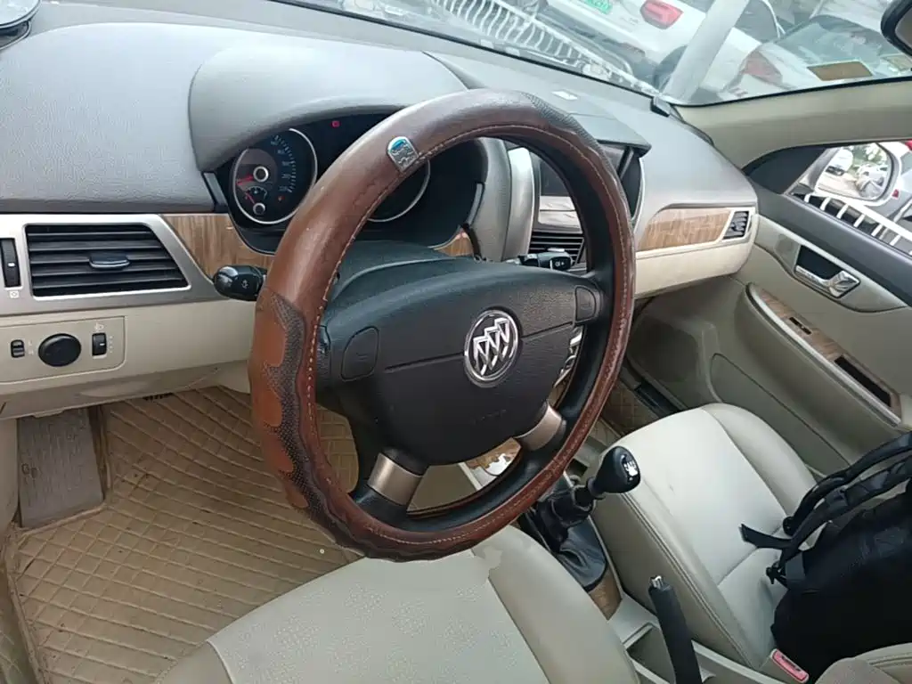 Buick Excelle 2016 — фото 11