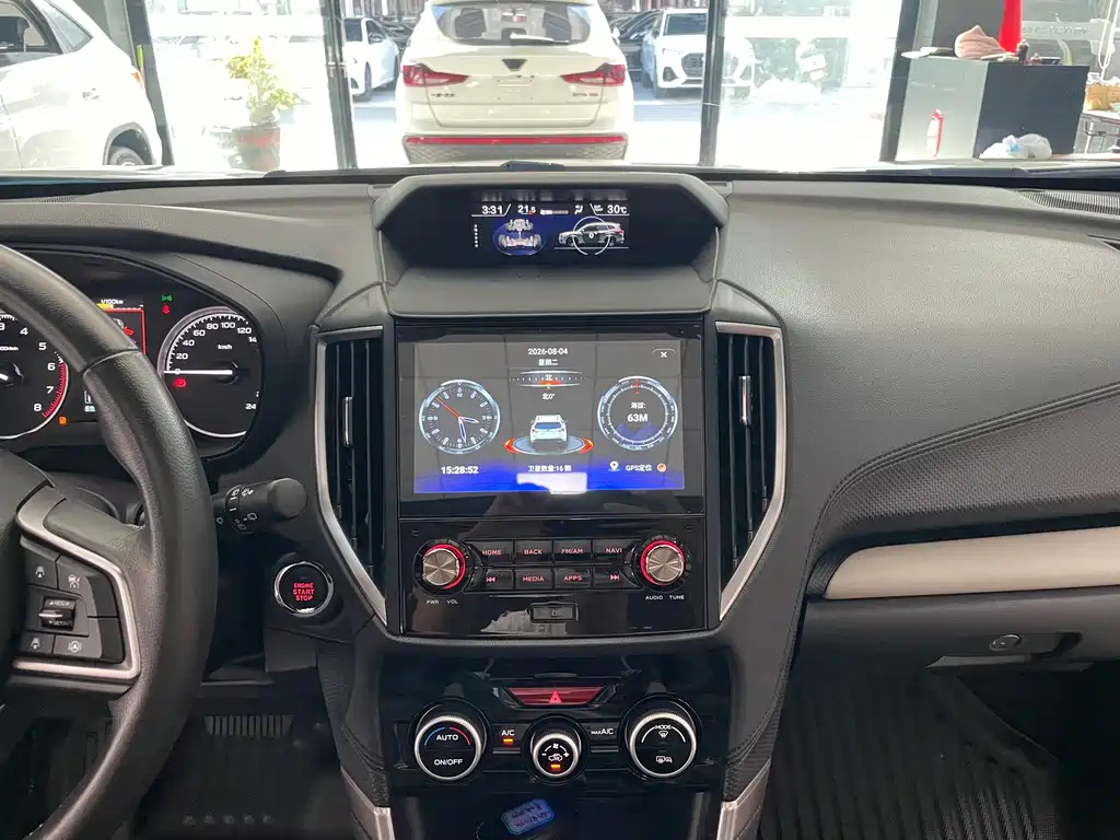 Subaru Forester 2022 — фото 10