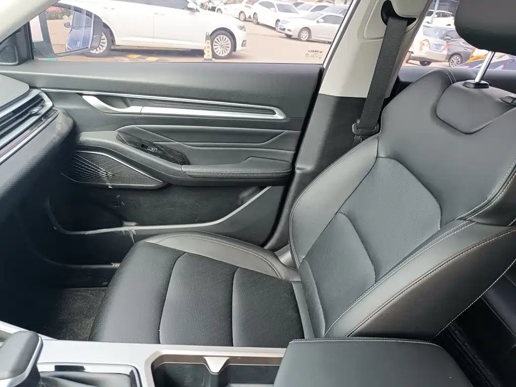 Geely Emgrand 2021
