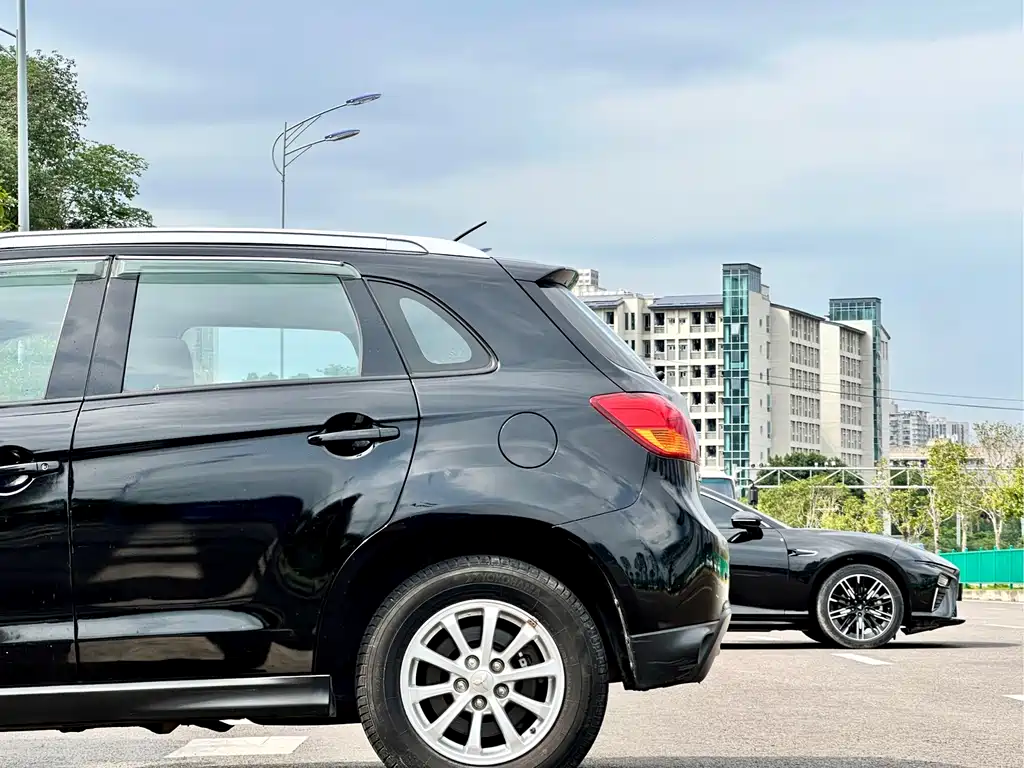 Mitsubishi ASX 2015 — фото 10