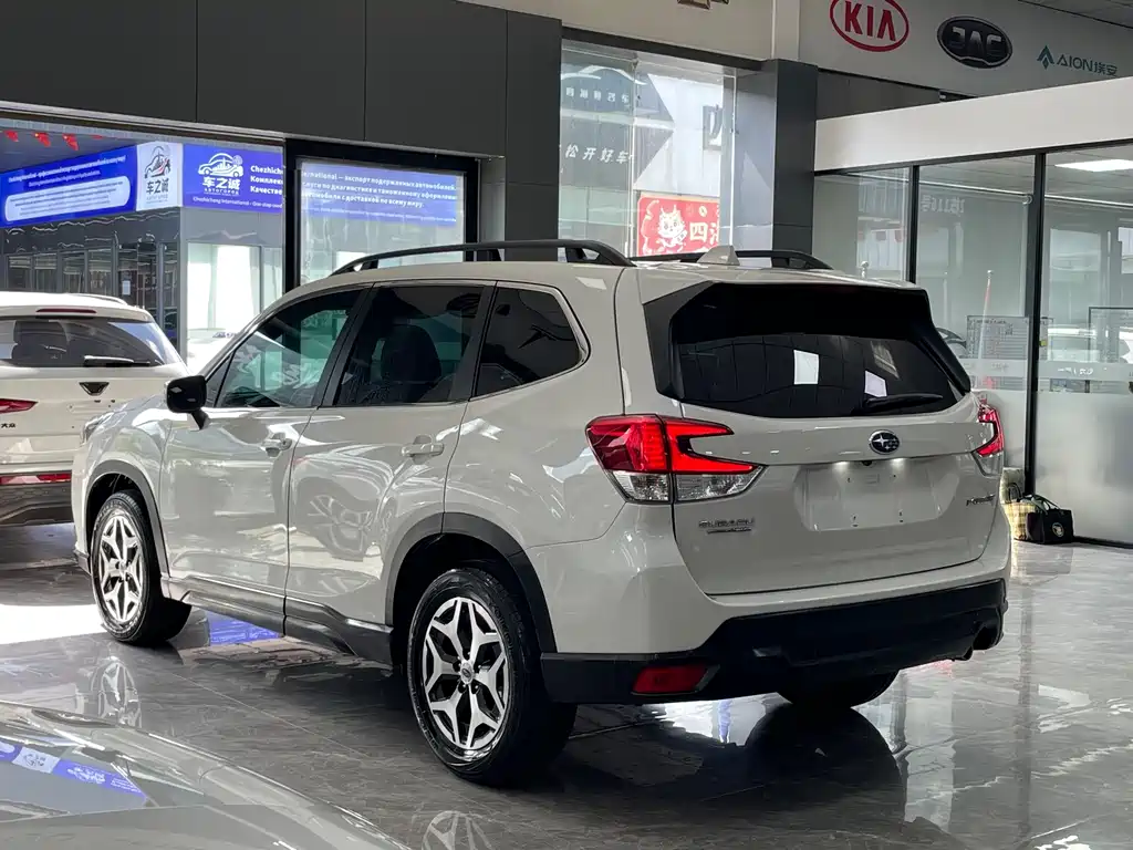Subaru Forester 2022 — фото 14