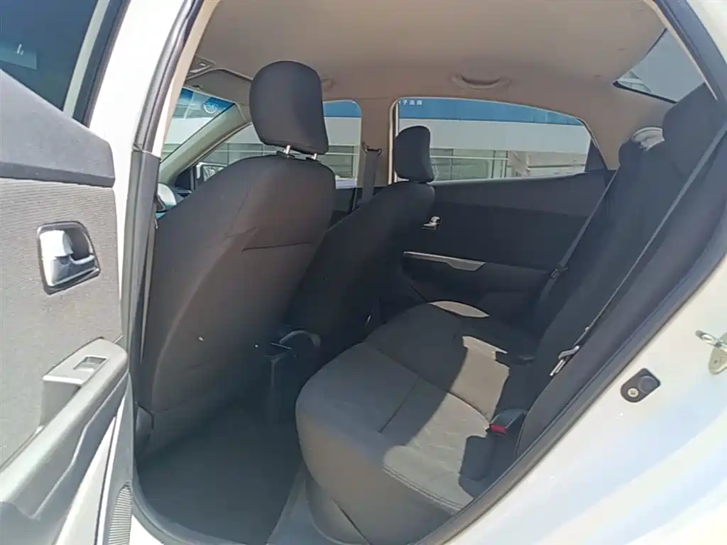 Kia K2 2015 — фото 17