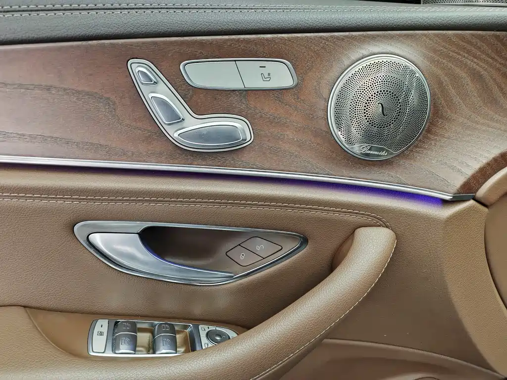 Mercedes-Benz E-Class 2023 — фото 18