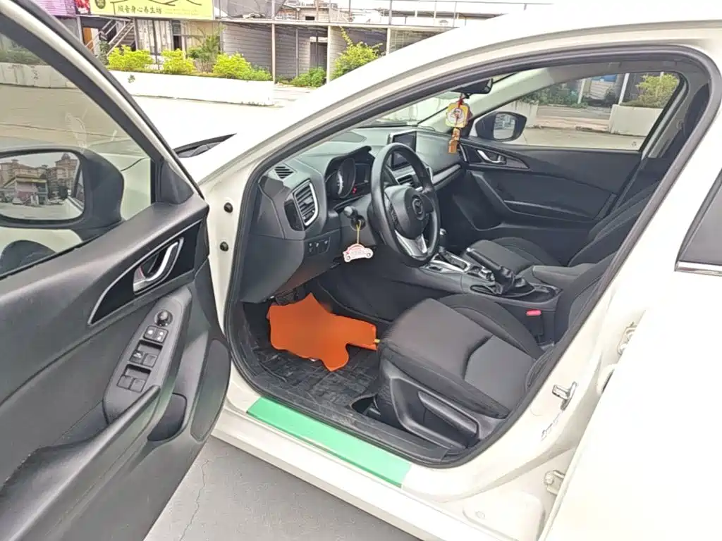 Mazda 3 Axela 2016 — фото 16