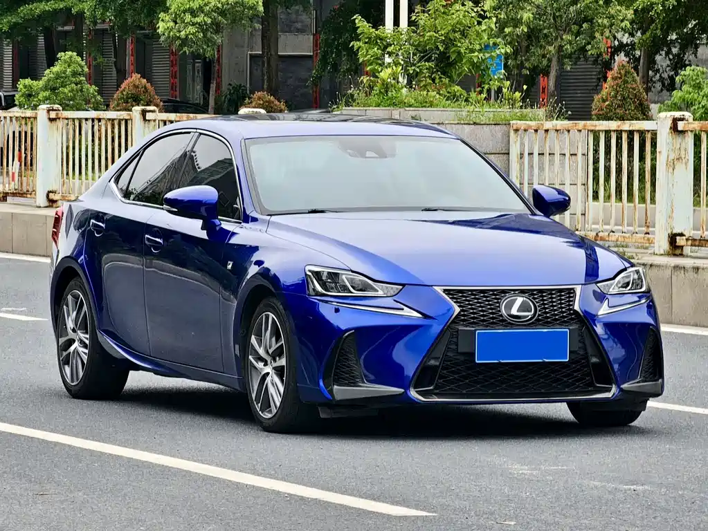 Lexus IS 2018 — фото 3