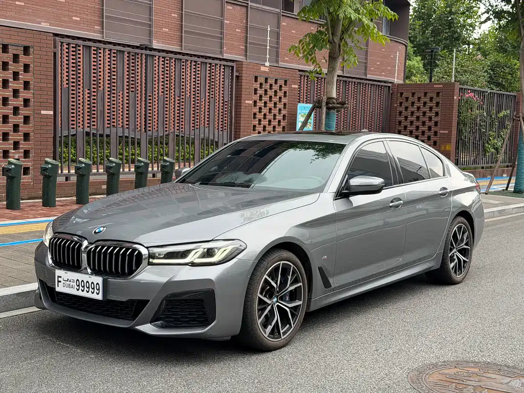 BMW 5 Series 2023 — фото 1