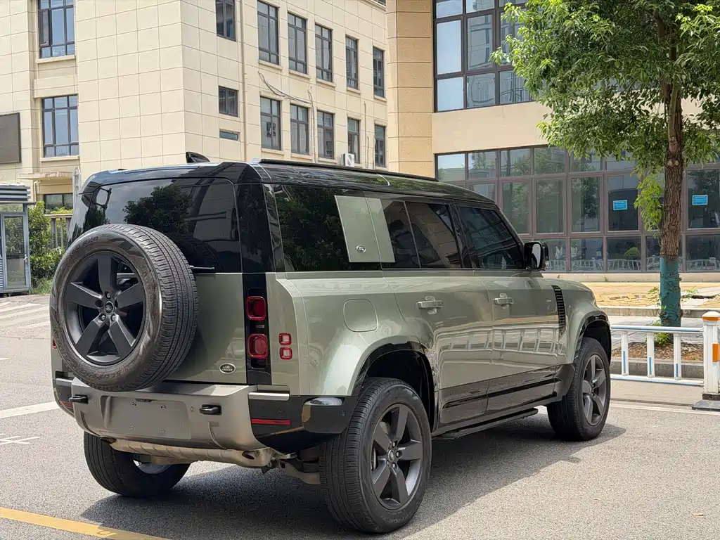 Land Rover Defender 2023 — фото 14