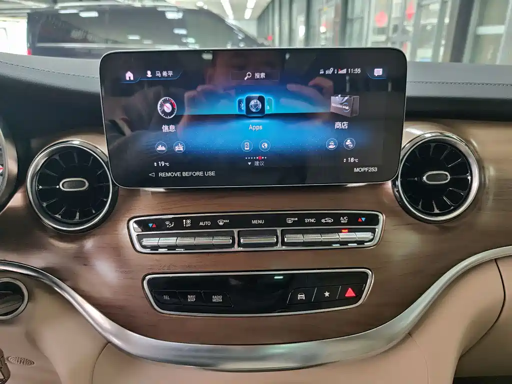Mercedes-Benz V-Class 2023 — фото 14