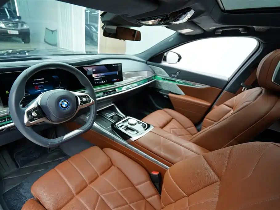 BMW i7 2024 — фото 3