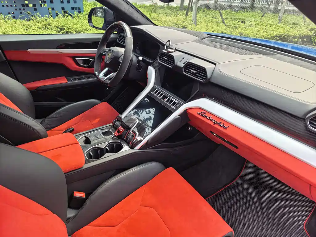 Lamborghini Urus 2019 — фото 12