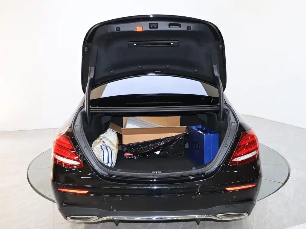 Mercedes-Benz E-Class 2020 — фото 18