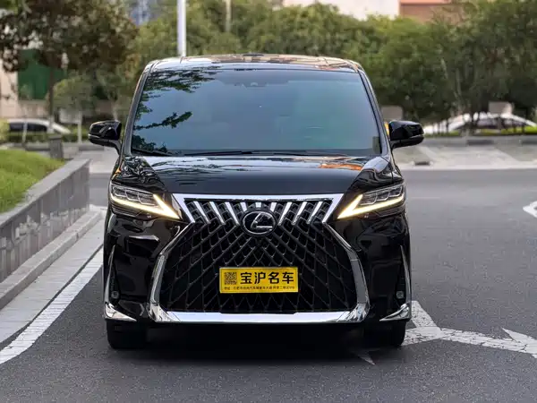 Lexus LM 2022