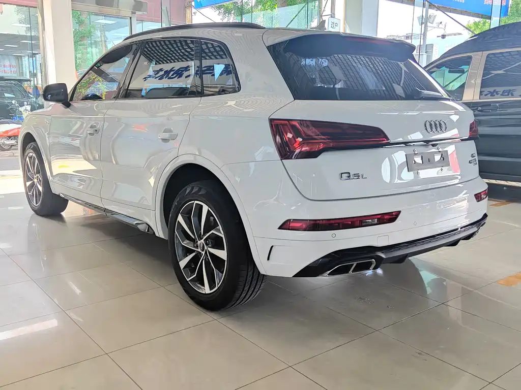 Audi Q5L 2023 — фото 22