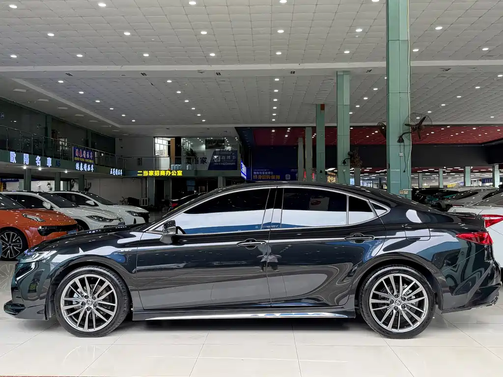 Toyota Camry 2025 — фото 11